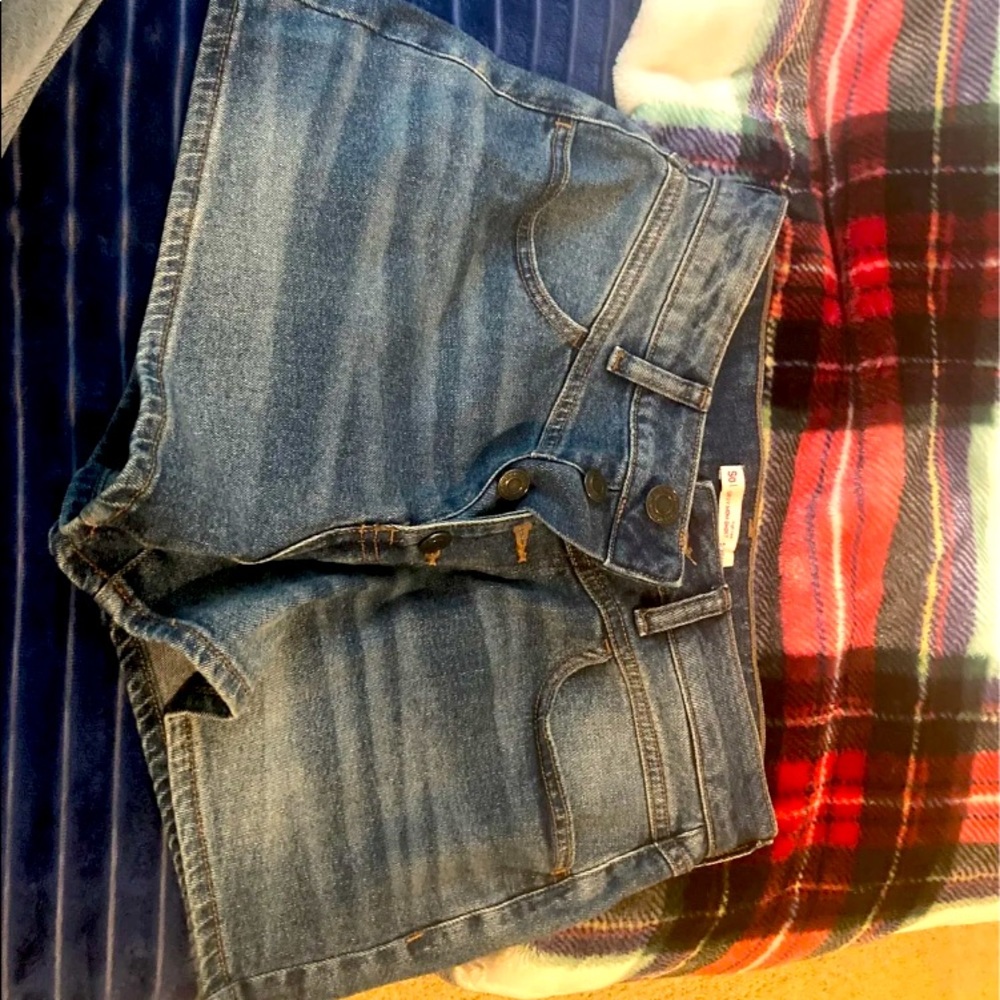 Jean shorts with buttons